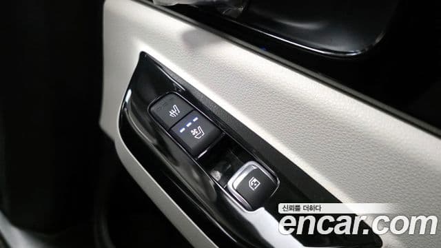 Kia Carnival 2021 — Photo 10/35