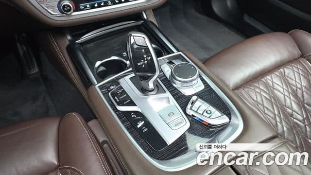 BMW 7 Series 2021 — фото 9 из 20