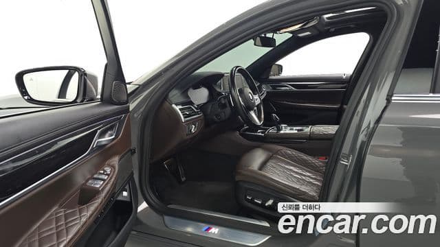 BMW 7 Series 2021 — фото 10 из 20