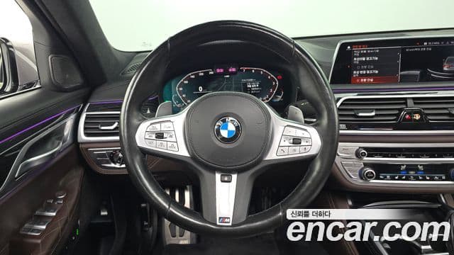 BMW 7 Series 2021 — фото 13 из 20