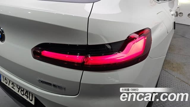 BMW X4 2021 — Photo 16/34