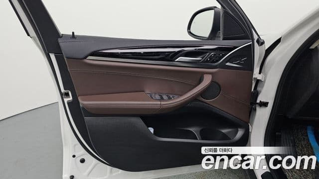 BMW X4 2021 — Photo 9/34
