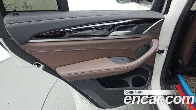 BMW X4 2021 — Photo 27/34