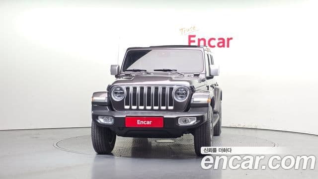 Jeep Wrangler 2021 — ფოტო 13/20
