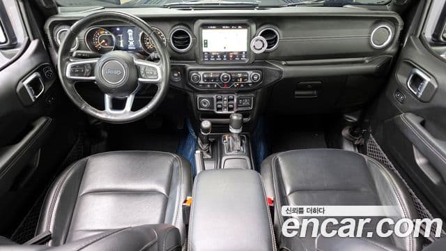 Jeep Wrangler 2021 — ფოტო 19/20