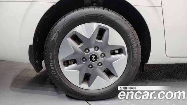 Hyundai Staria 2023 — ფოტო 5/20