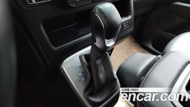 Hyundai Staria 2023 — ფოტო 9/20