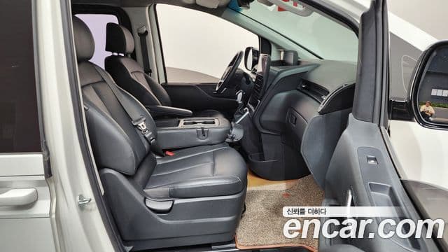 Hyundai Staria 2023 — ფოტო 11/20