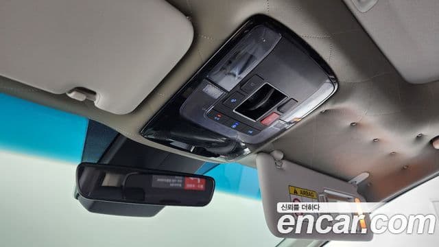 Hyundai Staria 2023 — ფოტო 18/20