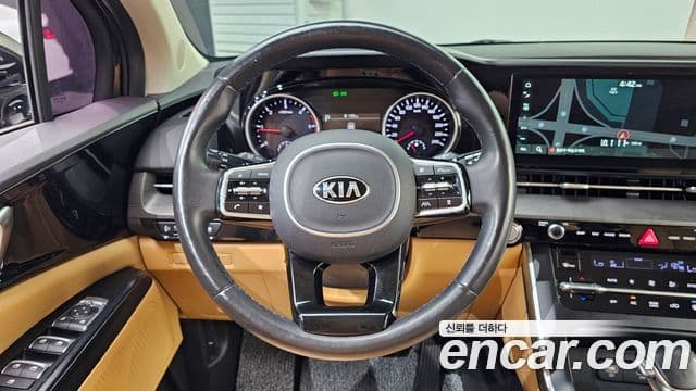 Kia Carnival 2021 — Фото 13/20