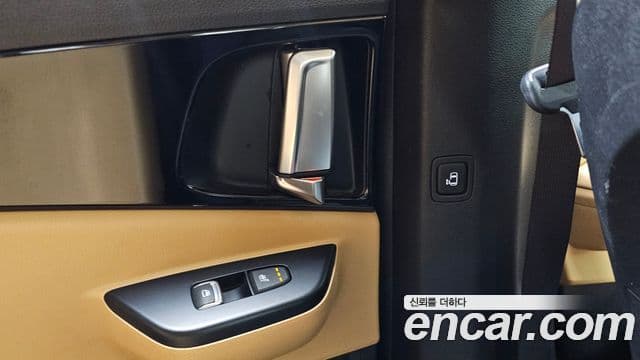Kia Carnival 2021 — Фото 19/20