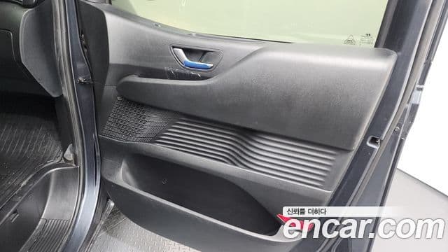Hyundai Staria 2023 — Şəkil 17/32