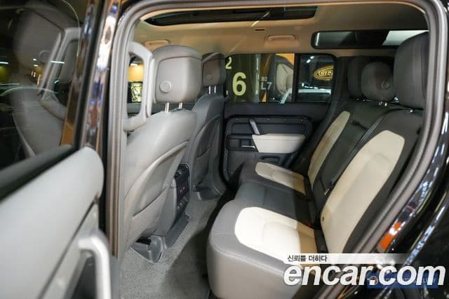 Land Rover Defender 2024 — ფოტო 8/20