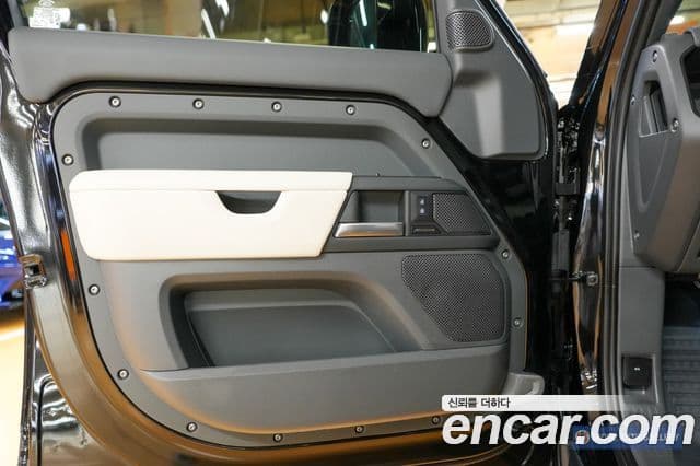 Land Rover Defender 2024 — ფოტო 10/20