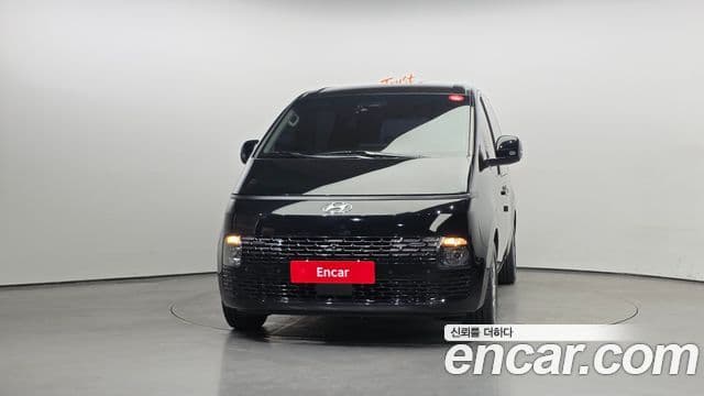 Hyundai Staria 2023 — ფოტო 3/20