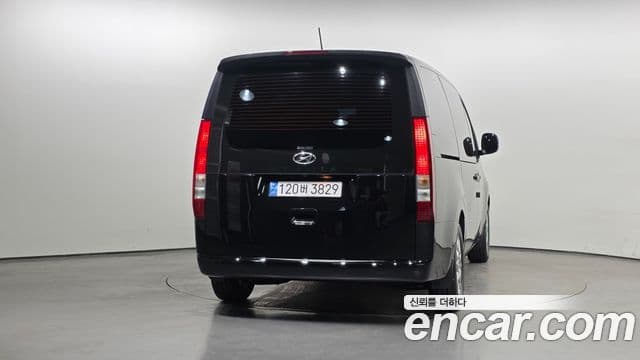 Hyundai Staria 2023 — ფოტო 4/20