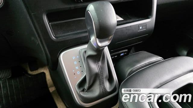 Hyundai Staria 2023 — ფოტო 9/20