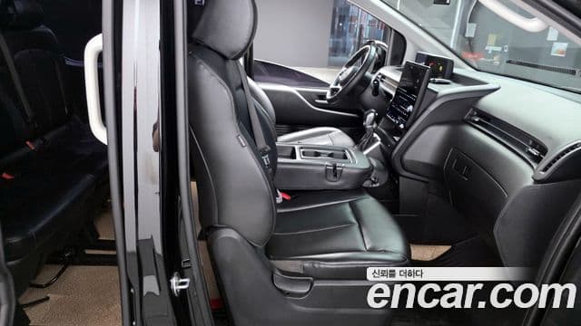 Hyundai Staria 2023 — ფოტო 11/20