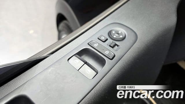 Hyundai Staria 2023 — ფოტო 13/20