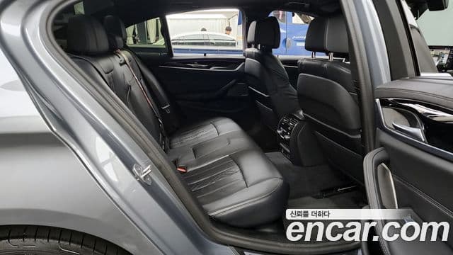 BMW 5 Series 2023 — Şəkil 12/20