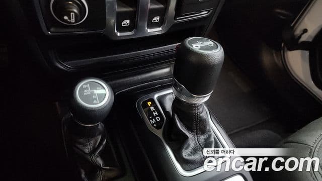 Jeep Wrangler 2019 — Şəkil 9/20
