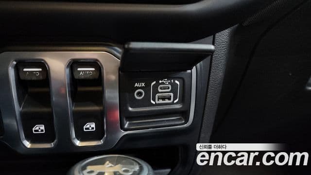 Jeep Wrangler 2019 — Şəkil 18/20