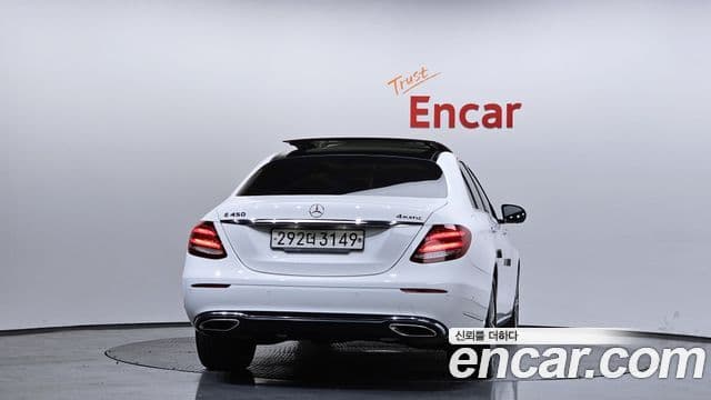 Mercedes-Benz E-Class 2020 — ფოტო 4/20