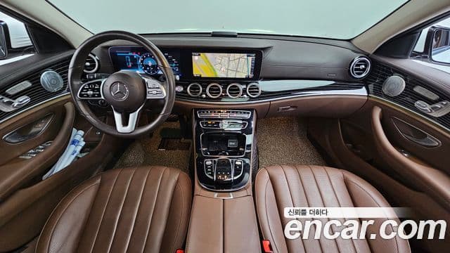 Mercedes-Benz E-Class 2020 — ფოტო 7/20