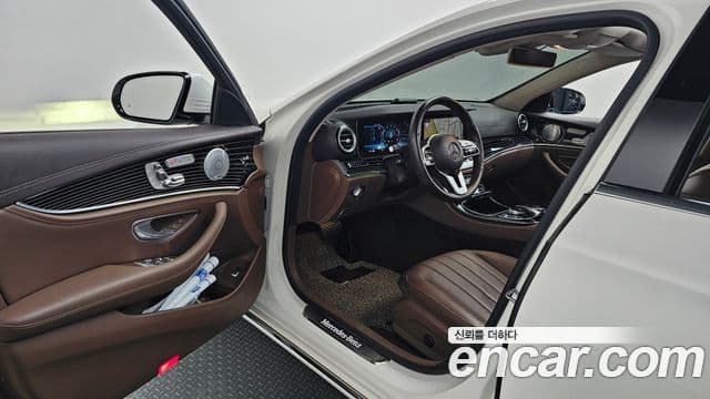 Mercedes-Benz E-Class 2020 — ფოტო 10/20