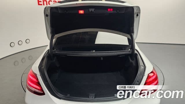 Mercedes-Benz E-Class 2020 — ფოტო 20/20