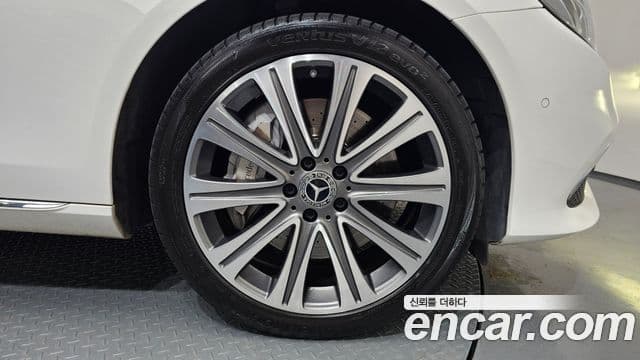 Mercedes-Benz E-Class 2020 — Photo 37/37