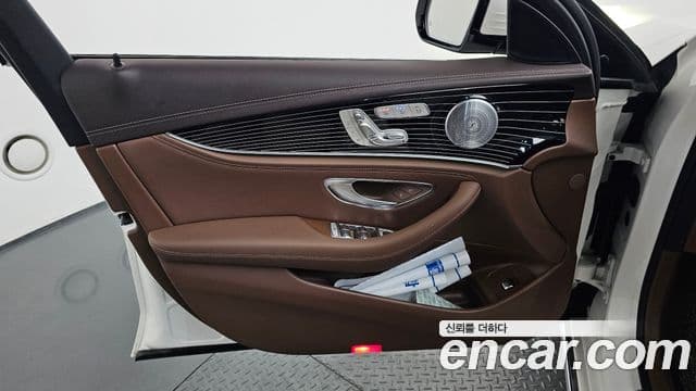 Mercedes-Benz E-Class 2020 — Photo 36/37