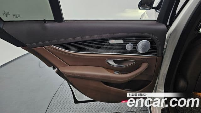 Mercedes-Benz E-Class 2020 — Photo 30/37