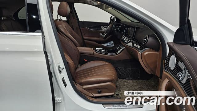 Mercedes-Benz E-Class 2020 — Photo 31/37
