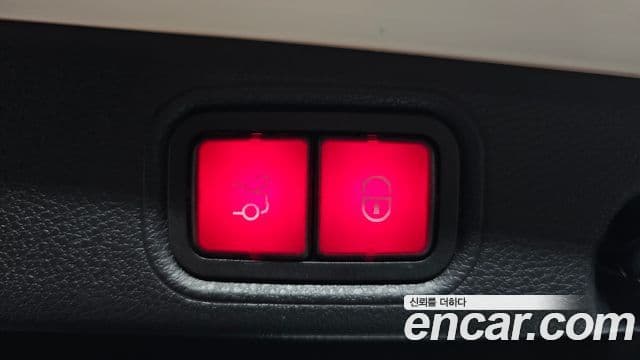 Mercedes-Benz E-Class 2020 — Photo 29/37