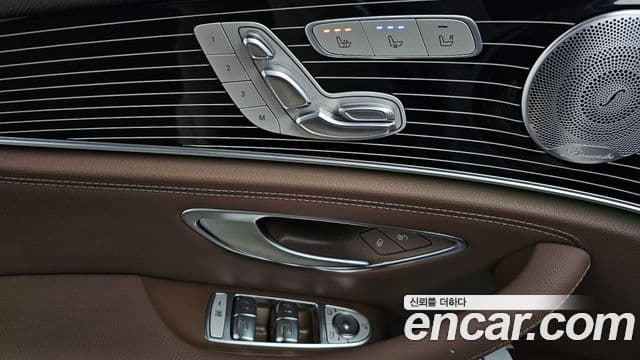 Mercedes-Benz E-Class 2020 — Photo 19/37