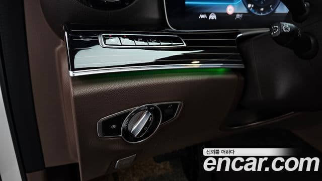 Mercedes-Benz E-Class 2020 — Photo 1/37