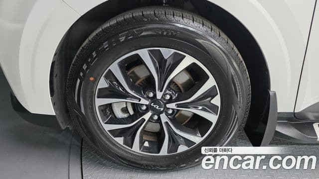 Kia Carnival 2022 — ფოტო 4/20