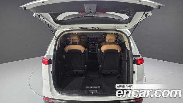 Kia Carnival 2022 — ფოტო 20/20