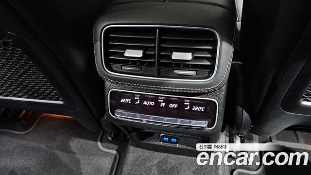 Mercedes-Benz GLE-Class 2024 — Photo 22/36