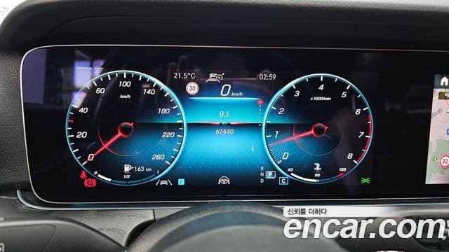 Mercedes-Benz E-Class 2022 — ფოტო 8/20