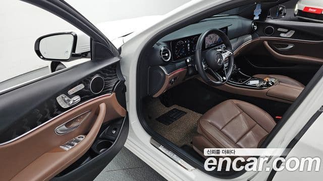 Mercedes-Benz E-Class 2022 — ფოტო 10/20