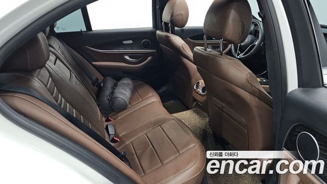 Mercedes-Benz E-Class 2022 — Şəkil 12/20