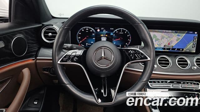 Mercedes-Benz E-Class 2022 — ფოტო 13/20