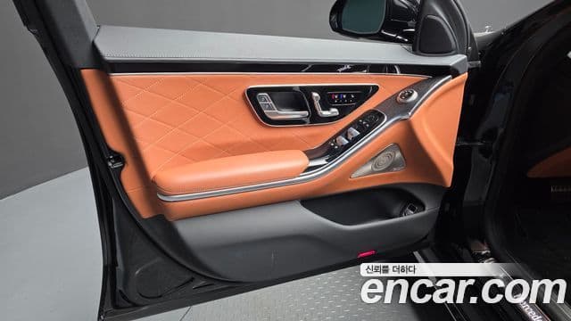 Mercedes-Benz S-Class 2022 — Photo 23/33