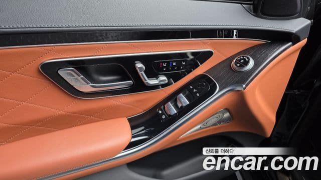 Mercedes-Benz S-Class 2022 — Photo 14/33