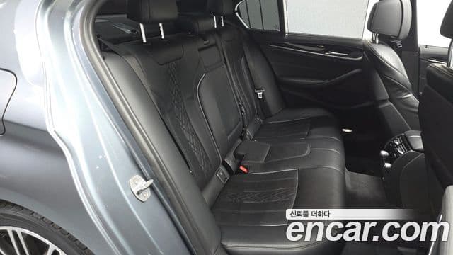 BMW 5 Series 2019 — Фото 10/20