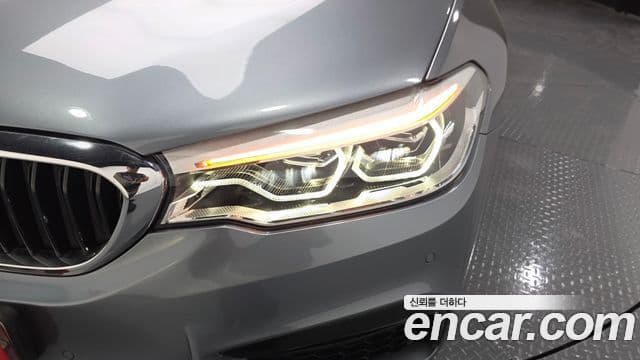 BMW 5 Series 2019 — ფოტო 15/32