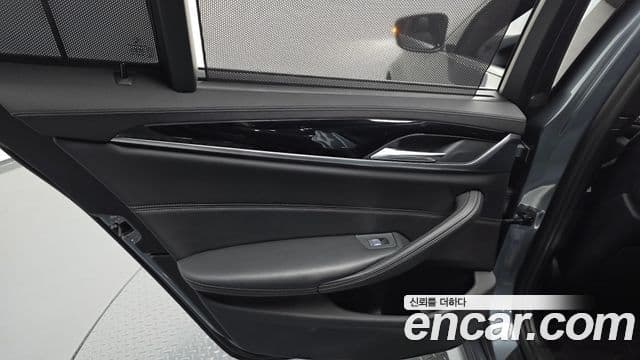 BMW 5 Series 2019 — ფოტო 3/32