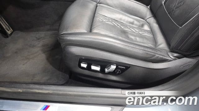 BMW 5 Series 2019 — ფოტო 30/32